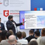 Схематичное изображение гаража и земельного участка, символизирующее процесс оформления земли под гаражом по закону о гаражной амнистии. Подчеркивает юридические аспекты проверки и регистрации прав собственности.
